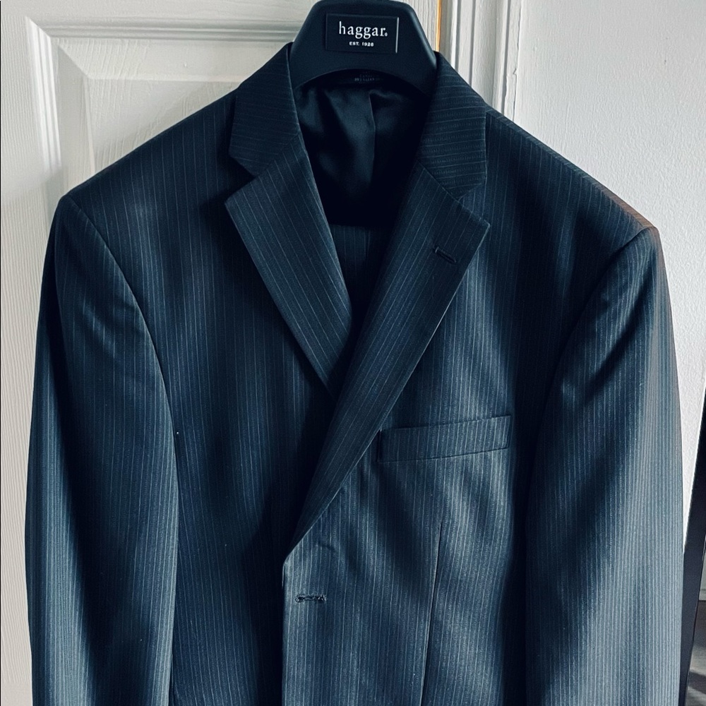Haggar Mens 2pc Black shadow pinstripe suit - 40R Jacket w/ 34W 32L pants